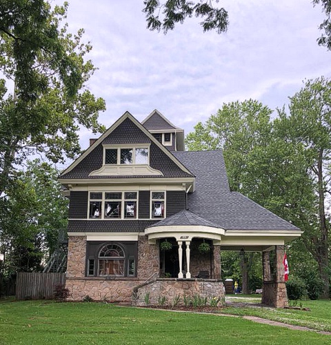 Front view of the Bleak House in Chatham, Ontario